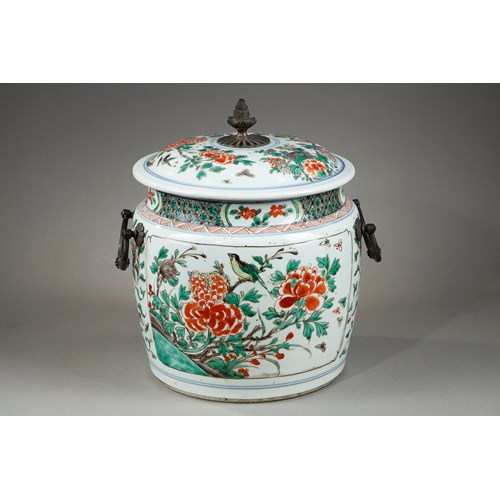 Famille Verte porcelain covered pot - Kangxi period 1662/1722
Occidental bronze mount 18th century
